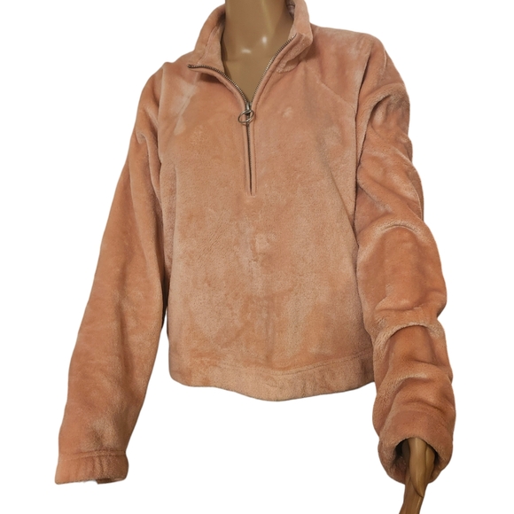 Beautiful like new Hollister peachy pink plush pullover size M - Picture 4 of 6